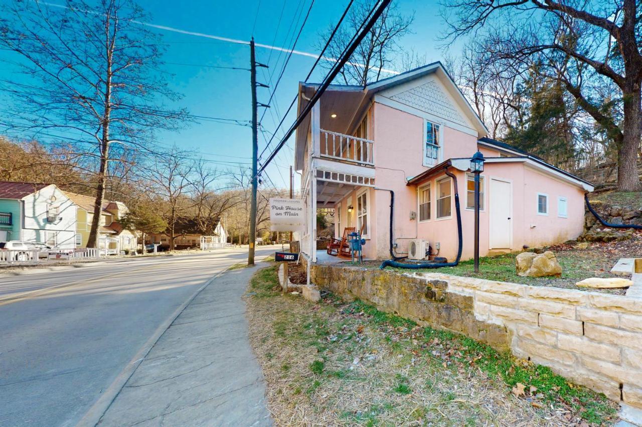 Apartmán The Pink House On Main - Upper Eureka Springs Exteriér fotografie
